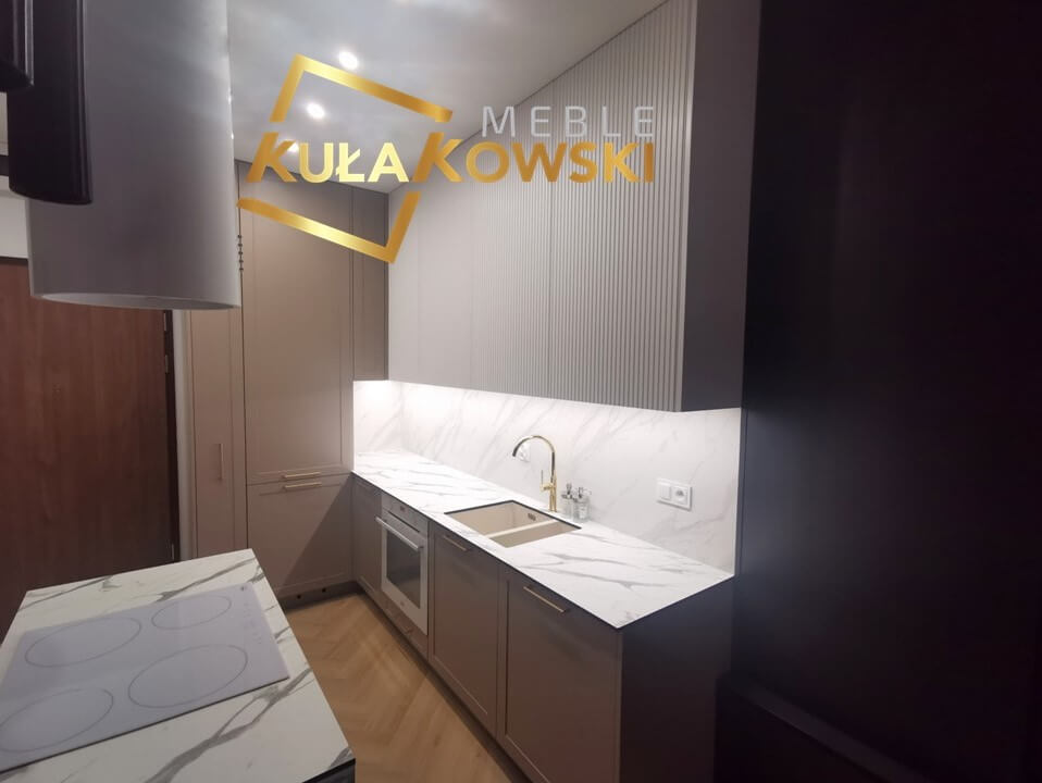 Dwukomorowy zlew w blacie kuchennym