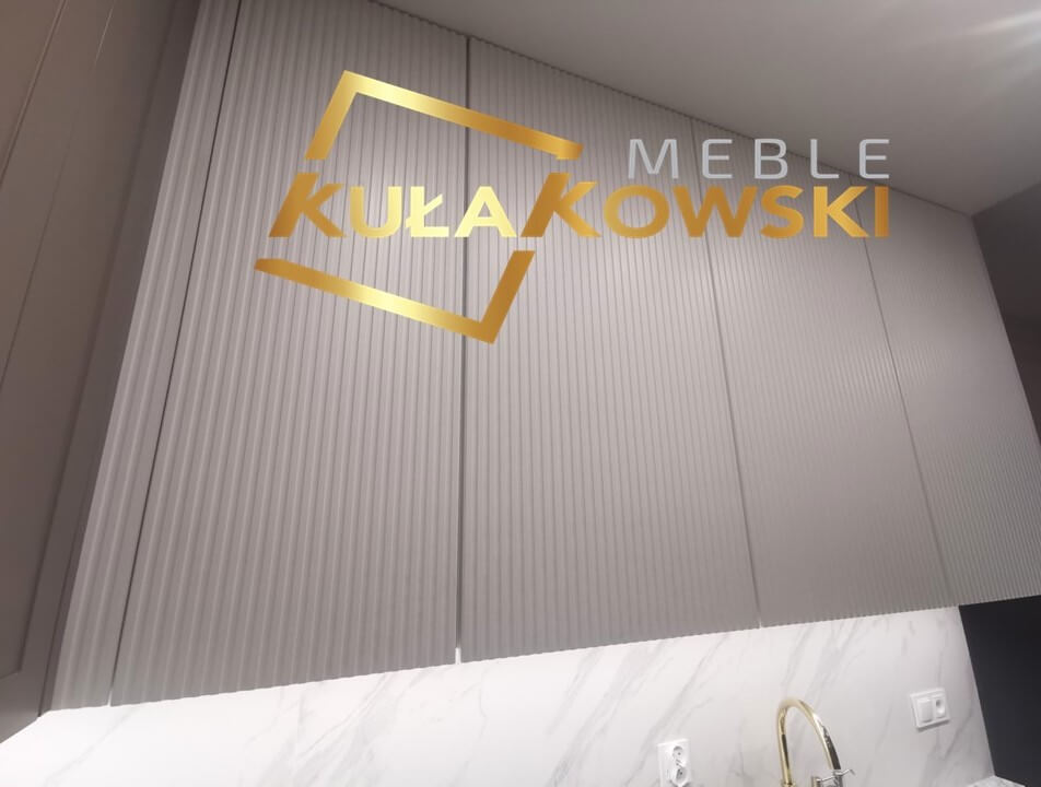 Frezowane białe fronty kuchenne