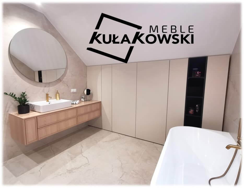 Wysoka zabudowa na wymiar w łazience