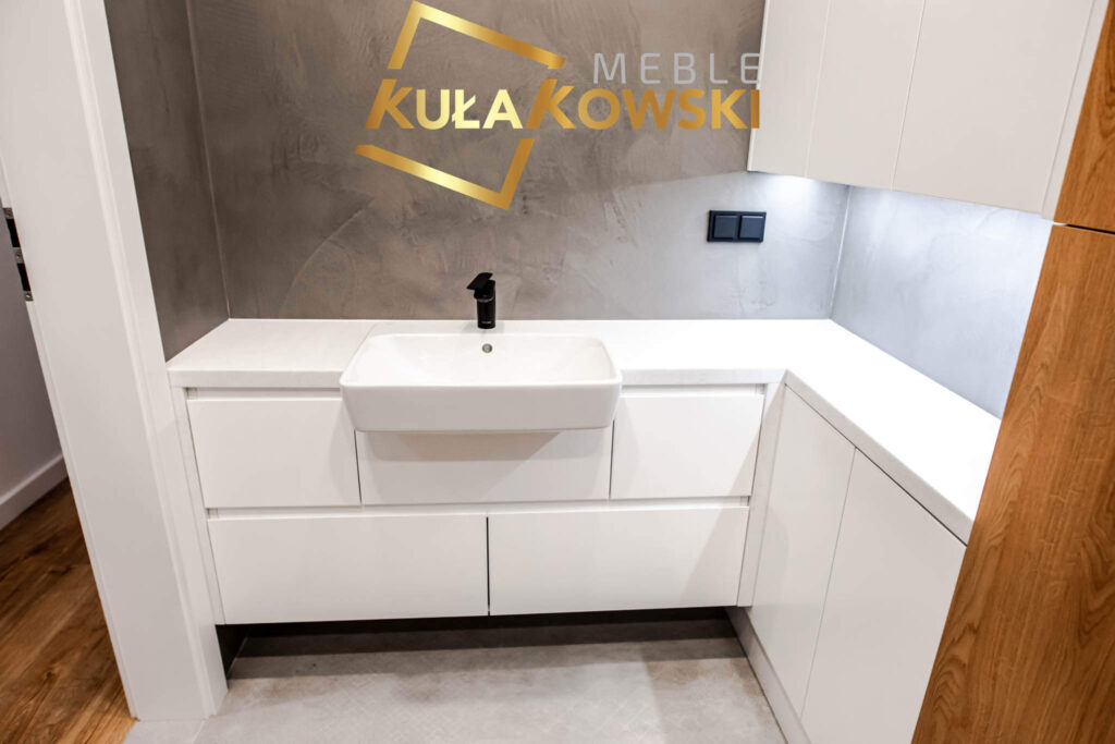 Meble łazienkowe z zawieszoną umywalką