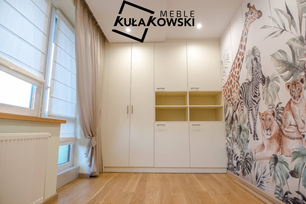 Dziecięca biała zabudowa